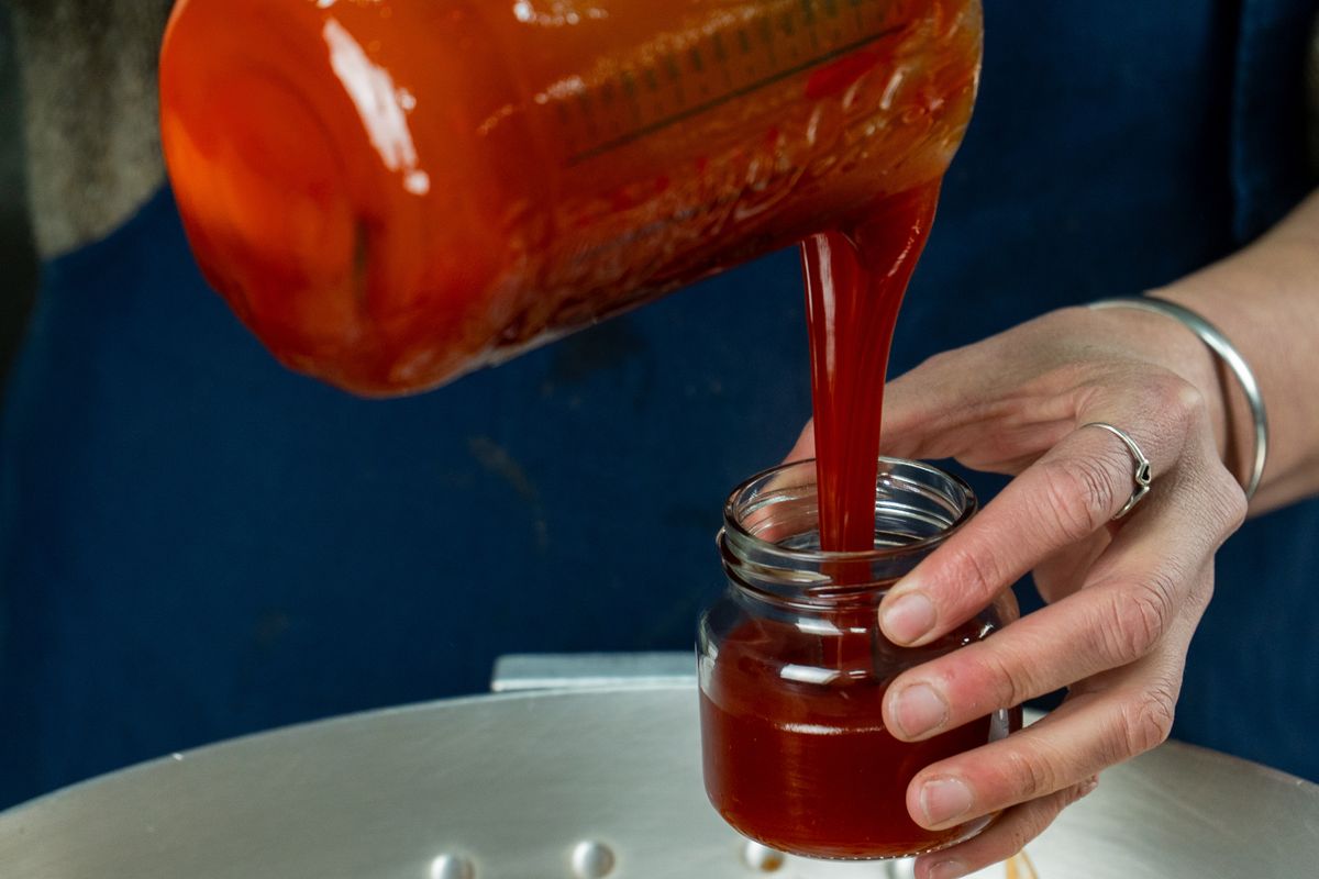 Homemade,Rosehip,Jam,Being,Poured,Into,A,Glass,Jar,During, téli befőzés
