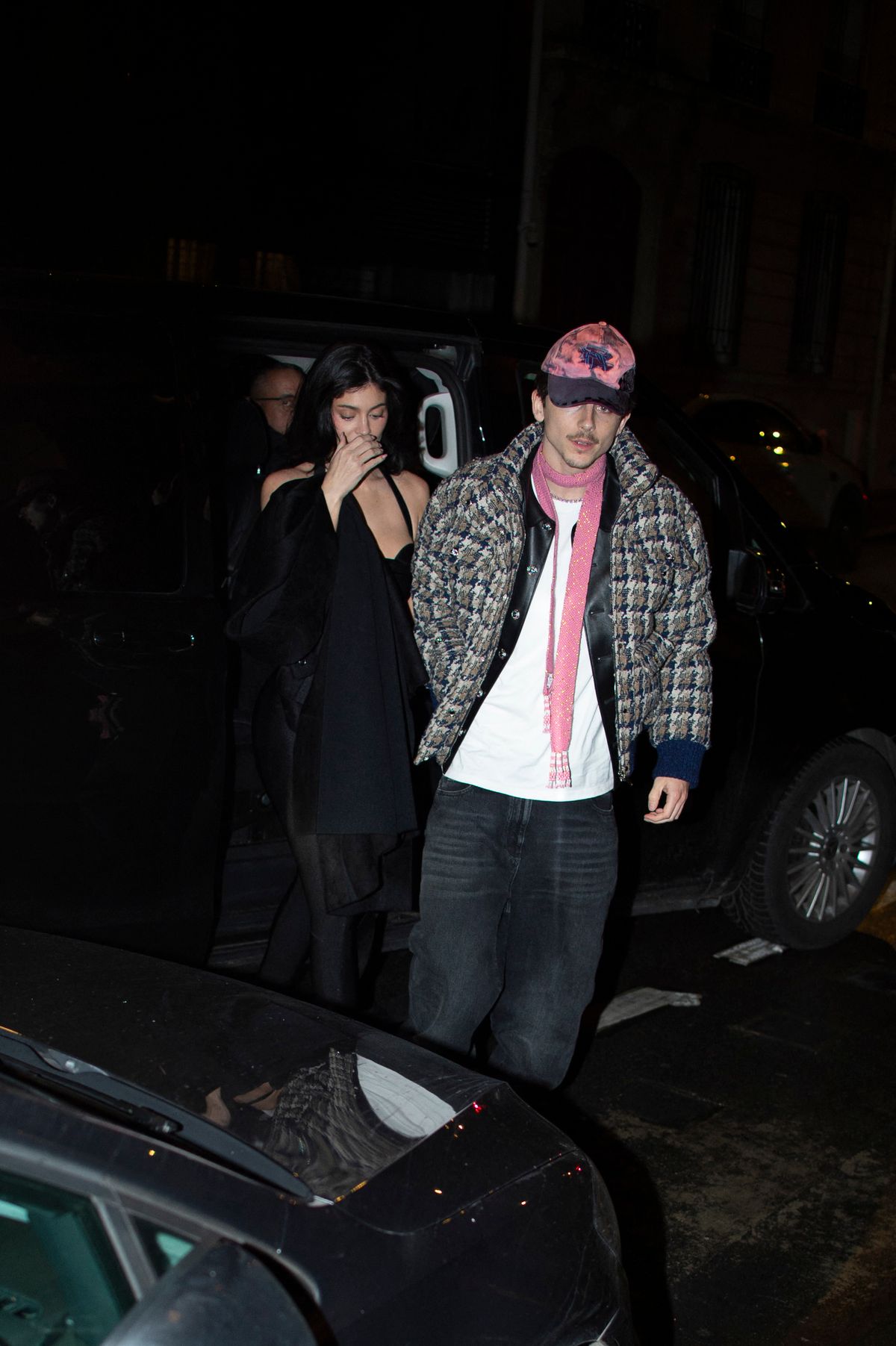 Timothée Chalamet et Kylie Jenner de retour à l'hotel Royal Monceau après avoir diné au Bar des Prés Montaigne après l'avant-première du film "Un parfait inconnu" à Paris