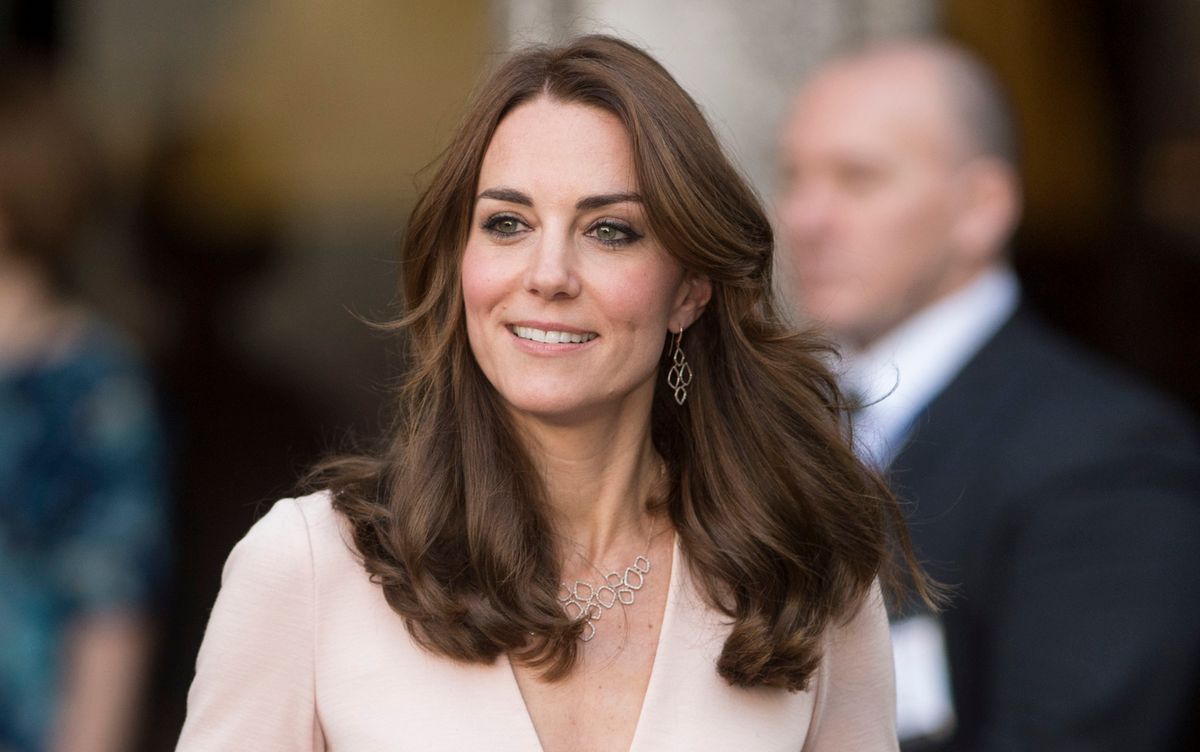 The Duchess Of Cambridge Visits The "Vogue 100: A Century Of Style" Exhibition Katalin hercegné