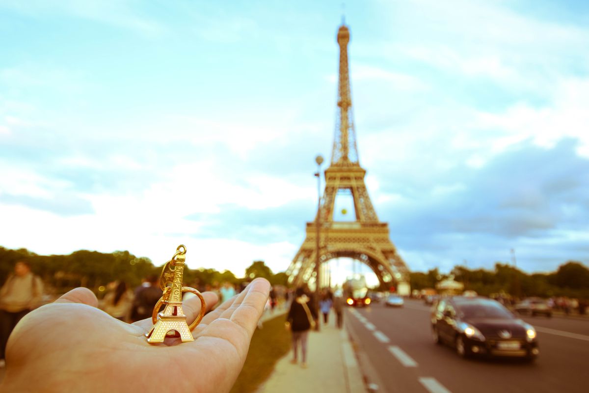 Eiffel,Tower,And,Eiffel,Keychain