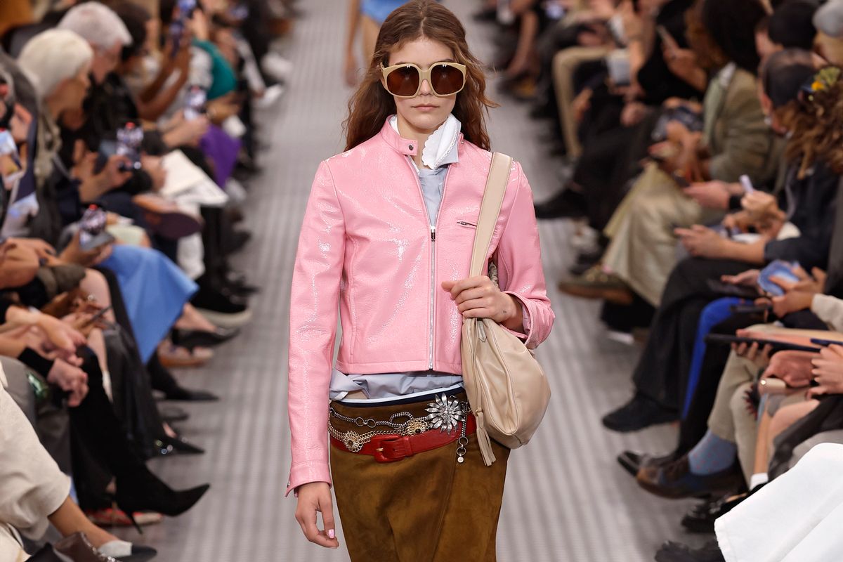 Miu Miu: Runway - Paris Fashion Week - Womenswear Spring-Summer 2025