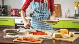 Ínycsiklandó házi pizzaszósz, ami 5 perc alatt elkészül? Mutatjuk a receptet!