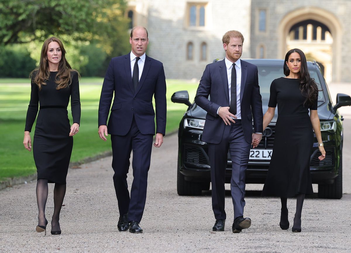 The Prince and Princess of Wales Accompanied By The Duke And Duchess Of Sussex Greet Wellwishers Outside Windsor Castle, katalin, vilmos, harry, meghan markle