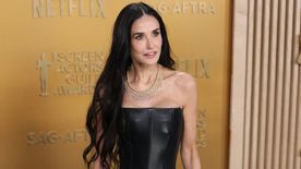 Demi Moore nagyon mellényúlt: inkább nézett ki csontváznak, mint dívának a SAG-díjátadón