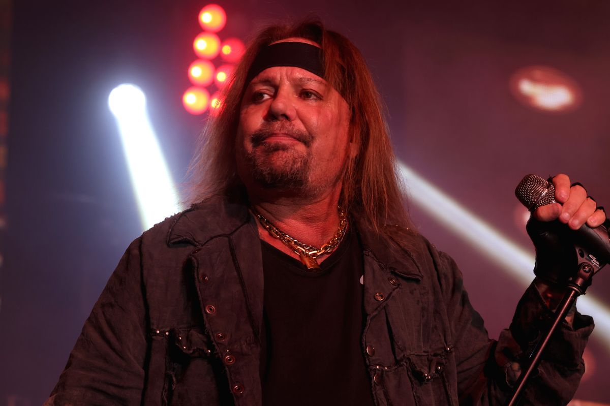 Vince Neil, a Mötley Crüe énekesének magánrepülőgépe balesetet szenvedett