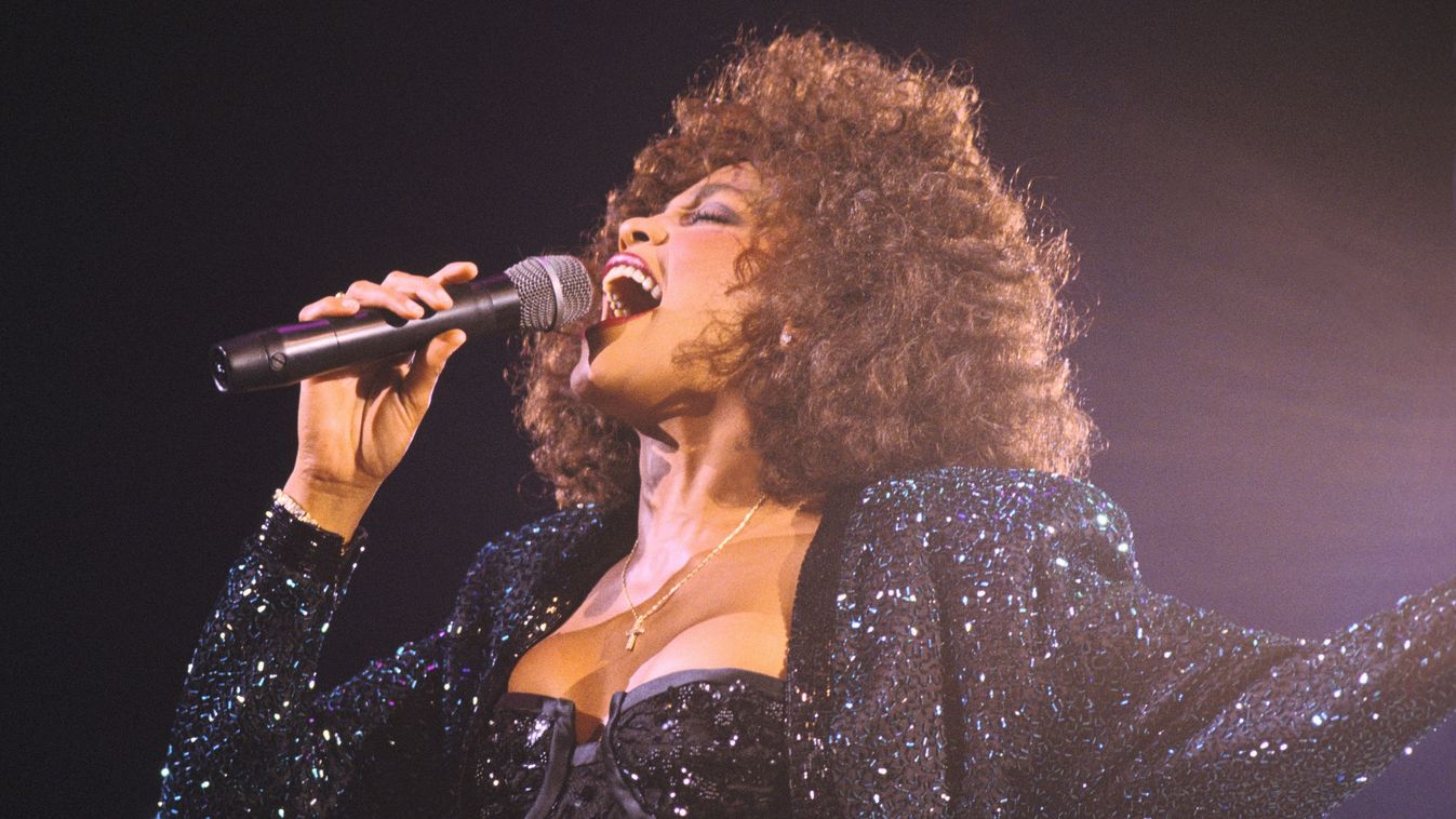 Whitney Houston Performs In Paris Bercy On May 18th, 1988 In Paris,France