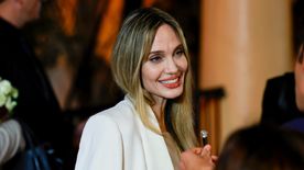 Angelina Jolie anyja tragikus sorsáról beszélt - ez megmagyarázza, miért gyűlöli az apját, John Voightot