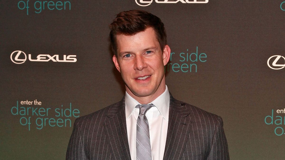 Eric Mabius egy bárban keveredett verekedésbe