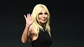 Donatella Versace életét tönrketették: a nevétől is megfosztották a divattervezőt