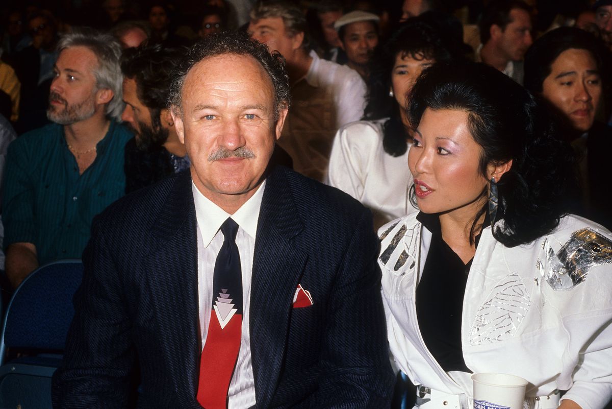 LOS ANGELES - 1986:  Actor Gene Hackman and wife Betsy Arakawa pose for a portrait in 1986 in Los Angeles, California. (Photo by Donaldson Collection/Michael Ochs Archives/Getty Images)