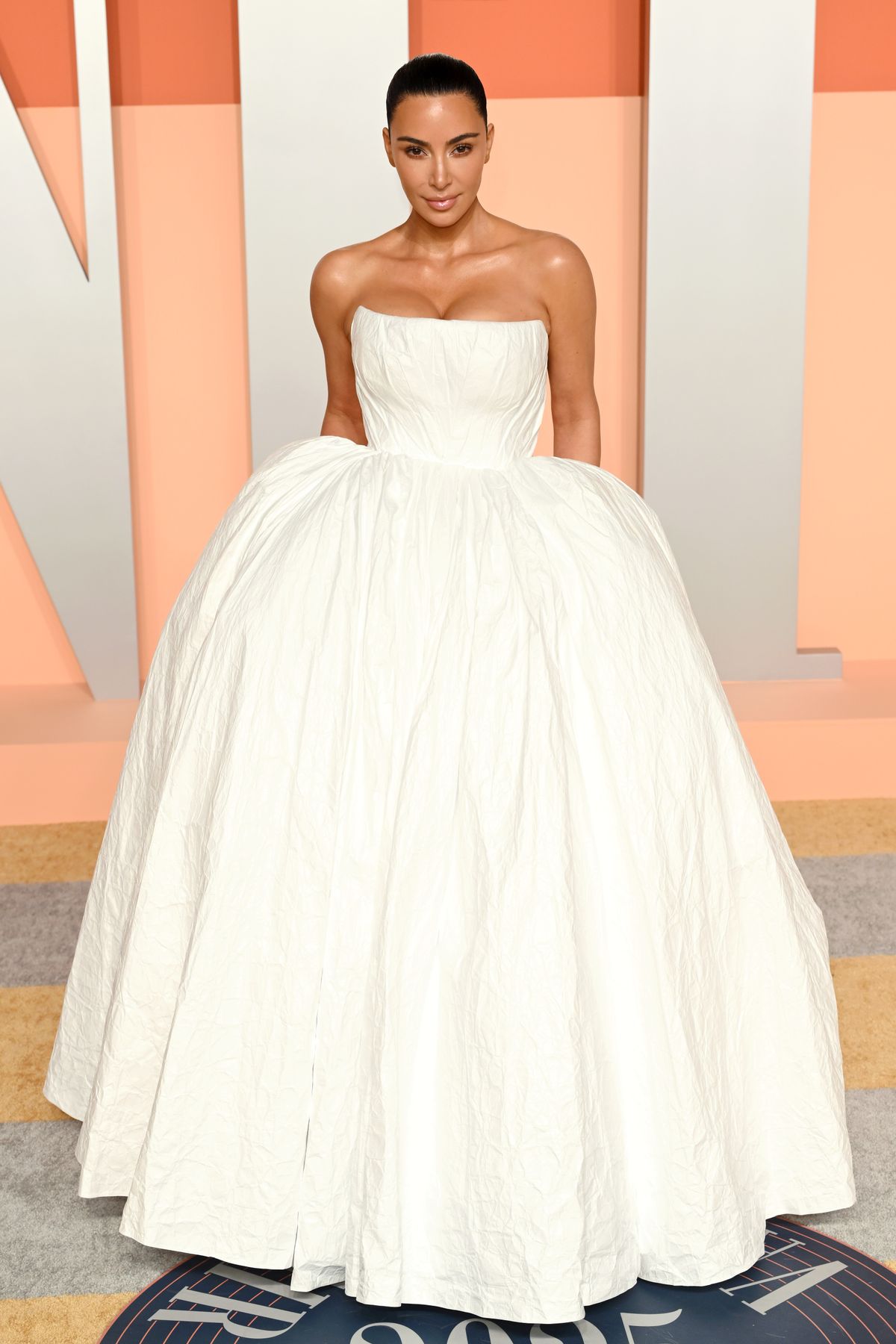 BEVERLY HILLS, CALIFORNIA - MARCH 02: Kim Kardashian attends the 2025 Vanity Fair Oscar Party hosted by Radhika Jones at the Wallis Annenberg Center for the Performing Arts on March 02, 2025 in Beverly Hills, California. (Photo by Karwai Tang/WireImage)