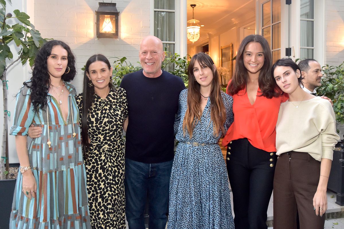 Bruce Willis, Emma Heming, Demi Moore és a 3 nagylány