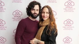 Ikreket vár Penn Badgley és felesége Domino Kirke-Badgley