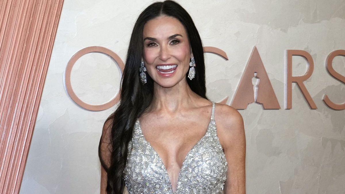 Oscar 2025: Demi Moore ruhája kristáylokkal volt díszítve