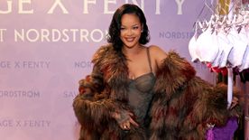 Rihanna sosem látott fotókat posztolt a szülőszobáról: napszemüvegben hozta világra gyerekét