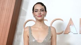 Kiderült, min veszett össze Emma Stone és Margaret Qualley az Oscar-gálán: szájról olvasó leplezte le őket