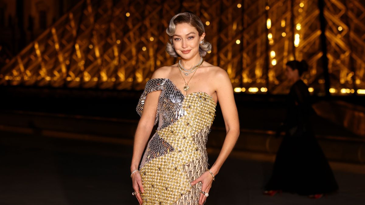 Menő vagy ciki? Gigi Hadid balerinacipőt viselt zoknival