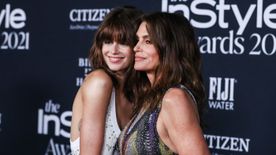 Cindy Crawford és lánya, Kaia Gerber megmutatták tökéletes alakjukat: nem is lehetnének hasonlóbbak – VIDEÓ
