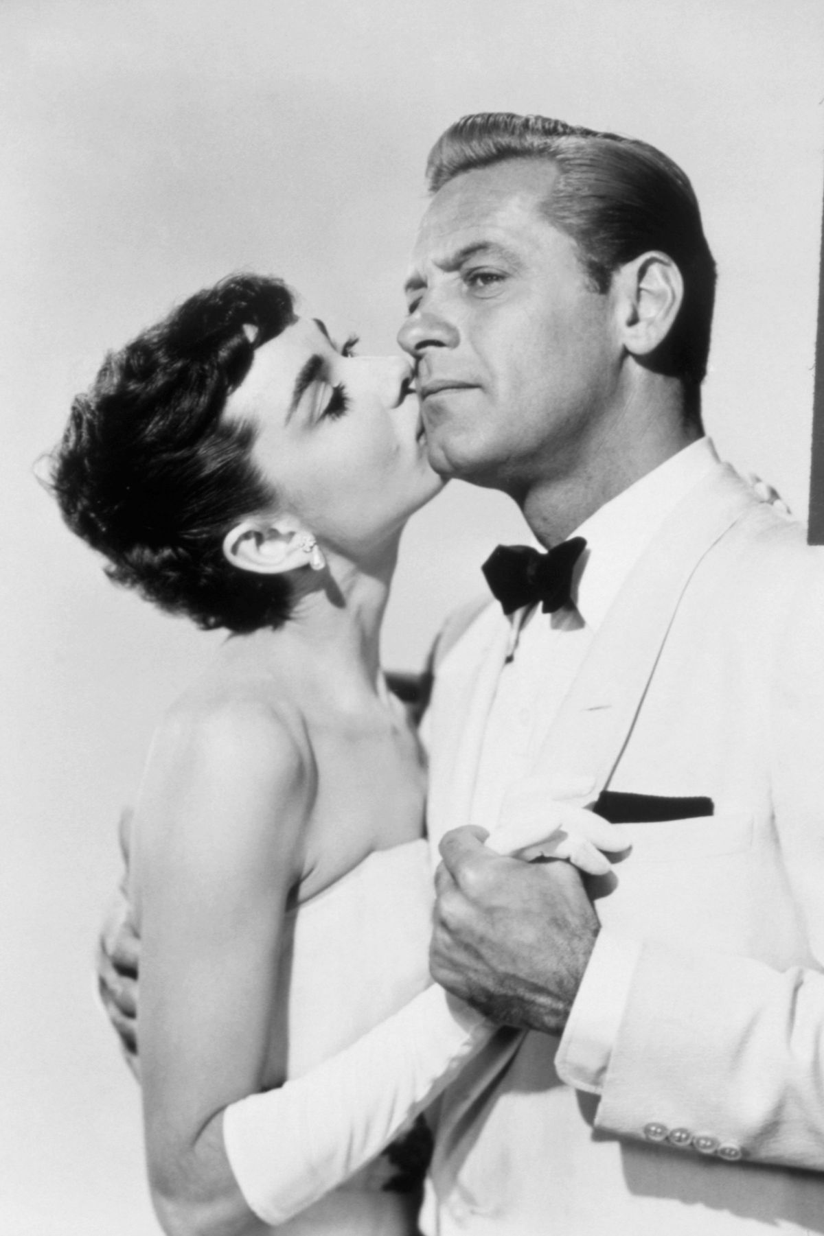 Sabrina
1955
Real  Billy Wilder
William Holden 
Audrey Hepburn.,Image: 698413542, License: Rights-managed, Restrictions: Restricted to editorial use related to the film or the individuals involved (producers, directors, authors, actors, etc.)
The rights of publicity of any person depicted in the photos are not granted
Mandatory credit of the film company and photographer, Model Release: no