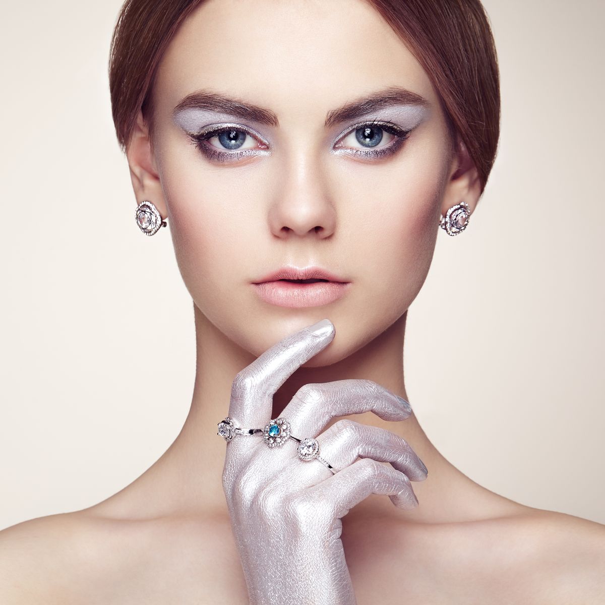 Fashion portrait of young beautiful woman with jewelry. Brunette girl. Perfect make-up.  Beauty style woman with diamond accessories