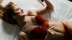 Az AI megalkotta a legjobb szexlejátszási listát! Ezeket hallgasd az extra hangulatért!