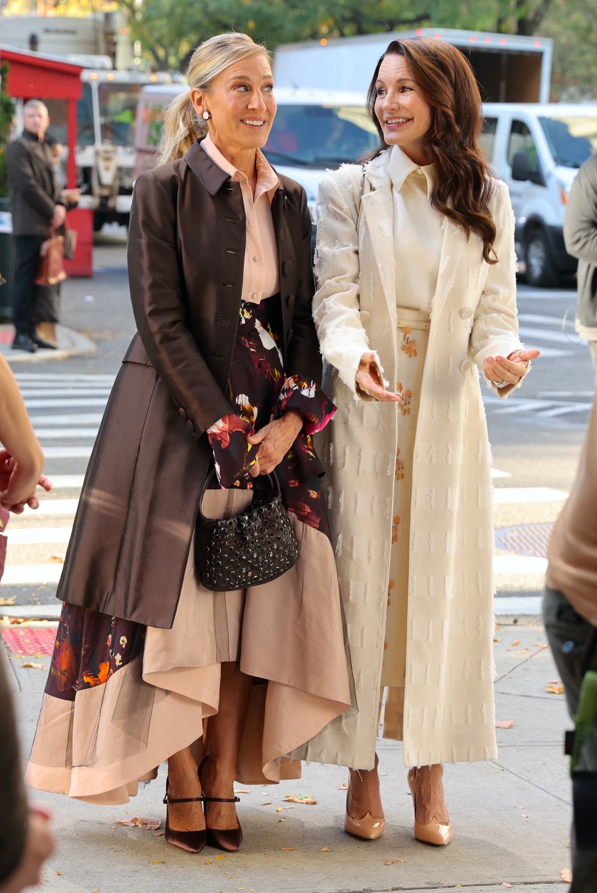 NEW YORK, NY - OCTOBER 22: Sarah Jessica Parker and Kristin Davis are seen on the set of "And Just Like That..." on October 22, 2024 in New York City.  (Photo by Jose Perez/Bauer-Griffin/GC Images)