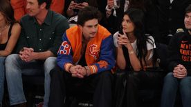 Kylie Jenner nem bír leszállni Timothée Chalamet-ről − Heves csókcsata a pálya mellől − FOTÓ