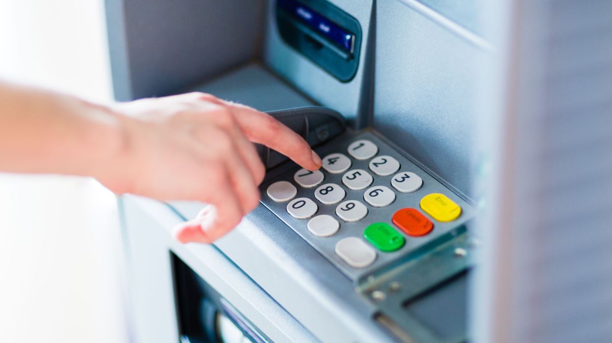 készpénzfelvétel, ATM, bankautomata, pin kód