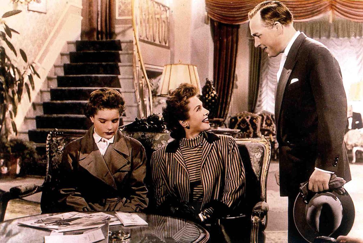 Kino. Wenn Der Weisse Flieder Wieder Blueht, 1950er, 1950s, Film, Komödie, Wenn Der Weisse Flieder Wieder Blüht, Wenn Der Weisse Flieder Wieder Blueht, 1950er, 1950s, Film, Komödie, Wenn Der Weisse Flieder Wieder Blüht, Evchen (Romy Schneider), Ellen (Hertha Feiler), Peter Schröder (Paul Klinger), 1953. (Photo by FilmPublicityArchive/United Archives via Getty Images)