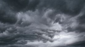 Még jó darabig ázunk és fázunk – Kiderült, mikor melegszik az időjárás