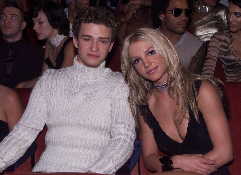 Ki tudná megcsalni Justin Timberlake-et? Biztosan jön majd a karma annak a személynek egy nap, nem igaz? Pontosan ez történt Britney Spearsszel, aki állítólag 2002-ben megcsalta JT-t, majd 2014-ben szakított új barátjával, miután videók láttak napvilágot arról, ahogy Justin megcsalja.
