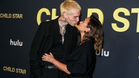 Férjhez ment Demi Lovato - Elképesztő ruhakölteményben állt az oltár elé