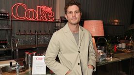 Elő a korbácsokkal: Budapesten forgat Jamie Dornan