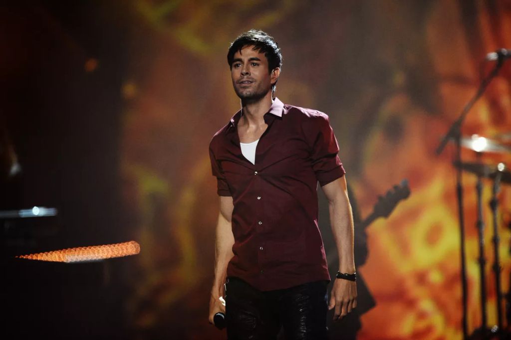 2014 – Latin lover újratöltve
„Bailando” világsiker, Enrique meg újra visszatért a forró latin szenvedélyhez – és az pólóihoz. 