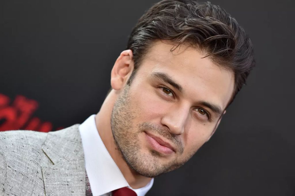 Ryan Guzman – A forróvérű táncos

Miért szingli?

Nemrég szakított gyermekeinek anyjával, és jelenleg az apaságra és az önismeretre koncentrál. A szerelmi életét most parkolópályára tette.
Sármos faktor: Latin sárm, gyengéd mosoly és bomba test – tánc közben megolvadsz tőle.