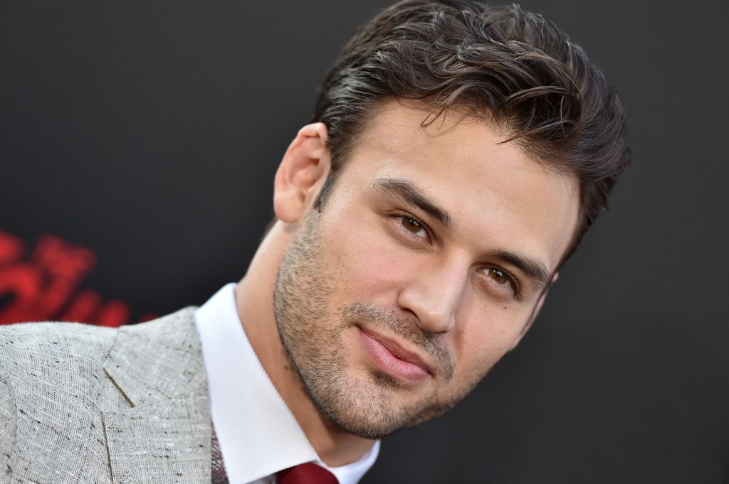 Ryan Guzman – A forróvérű táncos

Miért szingli?

Nemrég szakított gyermekeinek anyjával, és jelenleg az apaságra és az önismeretre koncentrál. A szerelmi életét most parkolópályára tette.
Sármos faktor: Latin sárm, gyengéd mosoly és bomba test – tánc közben megolvadsz tőle.