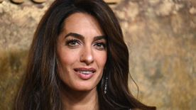 Amal Clooney új hajszínnel jelent meg a cannes-i fesztivál vörös szőnyegén - FOTÓ