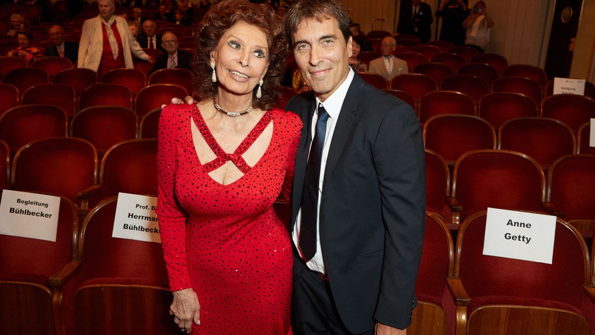 Erre a nőre cserélte magyar feleségét Sophia Loren fia