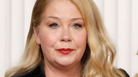 Most jött a hír! Christina Applegate összeomlott - Súlyos veszteséggel kell megküzdenie