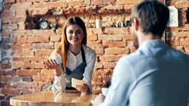 Anyagias első randi: fizessen a pasi, vagy osszuk ketté? Így ne égj be a számlánál