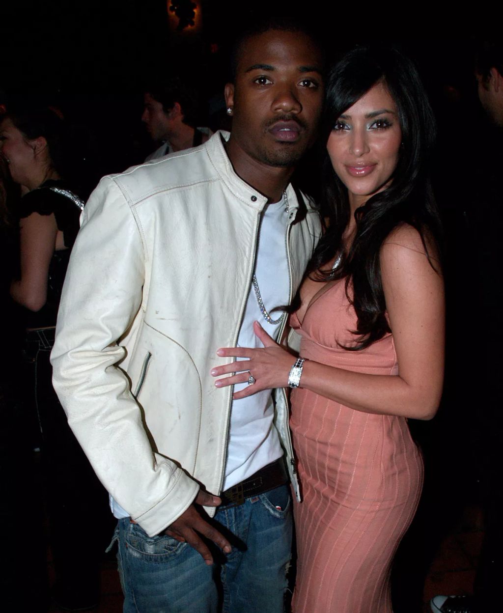Kim Kardashian nagy felháborodást keltett amiatt, hogy Ray J-t megcsalta fiatalabb korában, de a megállapodásuk állítólag mindkét irányba működött.