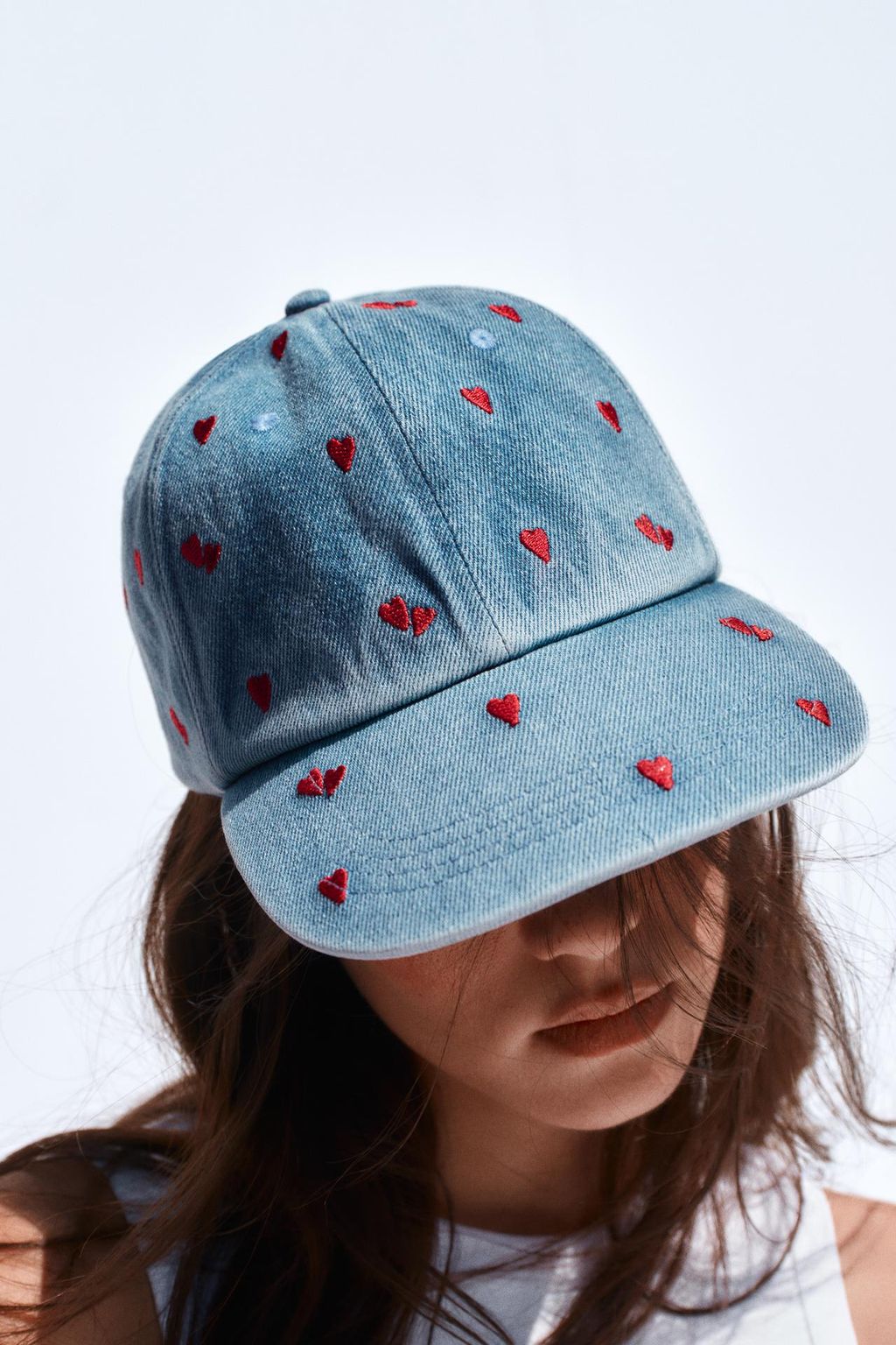 Zara hímzett denim hatású sapka, tengerészkék 6.995 Ft
