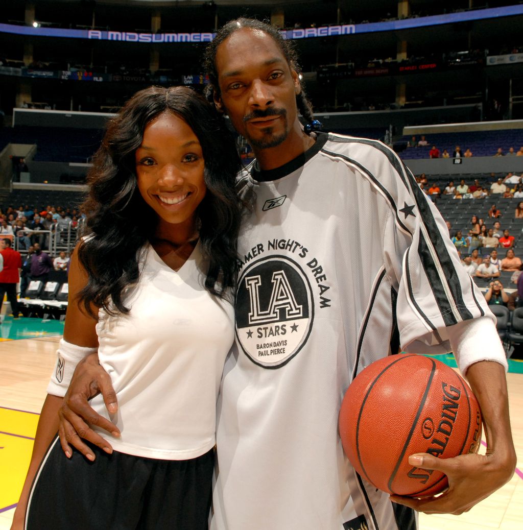 Az egyikük a hiphop krónikása, a másik R&B díva – és kiderült, hogy Snoop Dogg Brandy (és annak testvére, Ray J) első unokatestvére. Képzeld el azt a családi karácsonyt: freestyle a bejgli fölött.