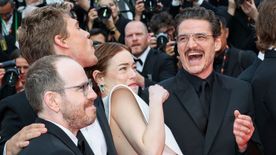 Pánik a cannes-i filmfesztivál vörös szőnyegén: két színész is Emma Stone védelmére kelt