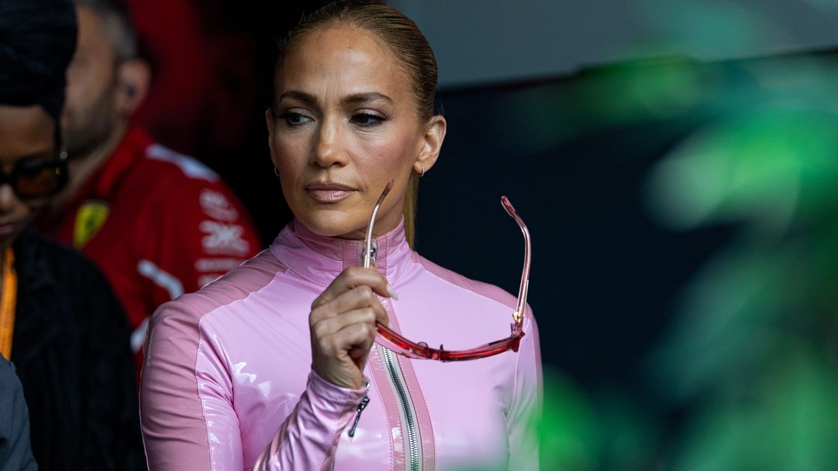 JEDDAH, SAUDI ARABIA - APRIL 19: Jennifer Lopez walks in the paddock as a guest of Ferrari during qualifying ahead of the F1 Grand Prix of Saudi Arabia at Jeddah Corniche Circuit on April 19, 2025 in Jeddah, Saudi Arabia. (Photo by Kym Illman/Getty Images)