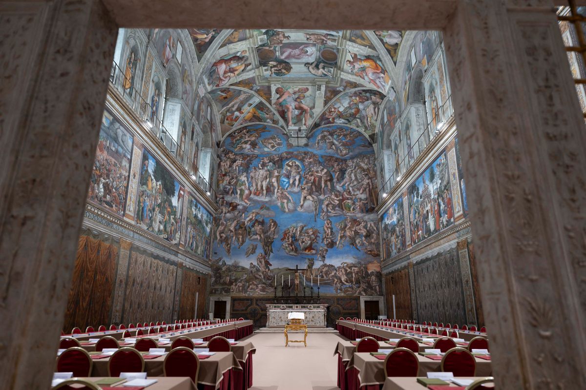 This photo taken and handout on May 6, 2025 by The Vatican Media shows the Sistine Chapel on the eve of the conclave in The Vatican. (Photo by Handout / VATICAN MEDIA / AFP) / RESTRICTED TO EDITORIAL USE - MANDATORY CREDIT "AFP PHOTO / VATICAN MEDIA" - NO MARKETING - NO ADVERTISING CAMPAIGNS - DISTRIBUTED AS A SERVICE TO CLIENTS