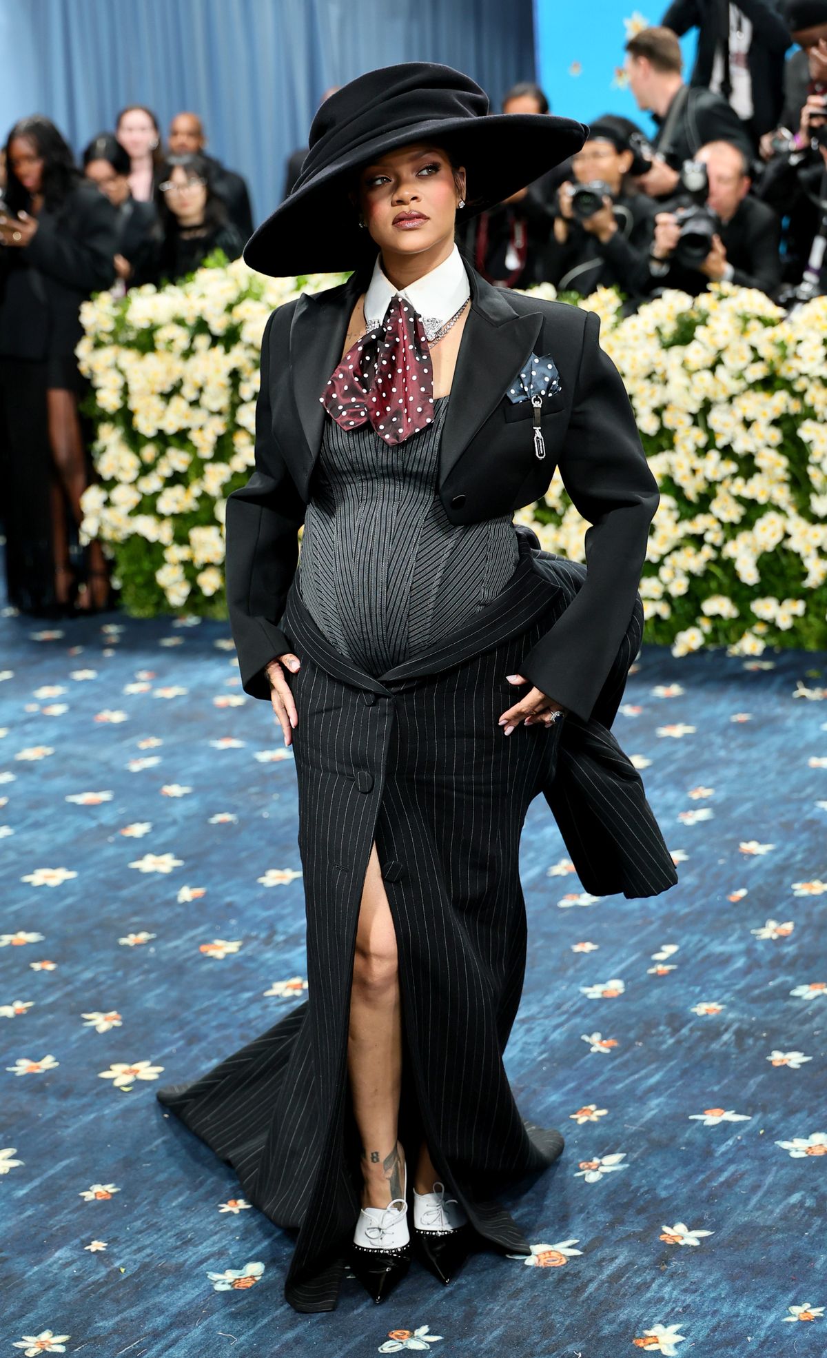 Rihanna részt vesz a 2025-ös Met-gálán a „Superfine: Tailoring Black Style” című rendezvényen a Metropolitan Museum of Artban 2025 május 05-én New Yorkban