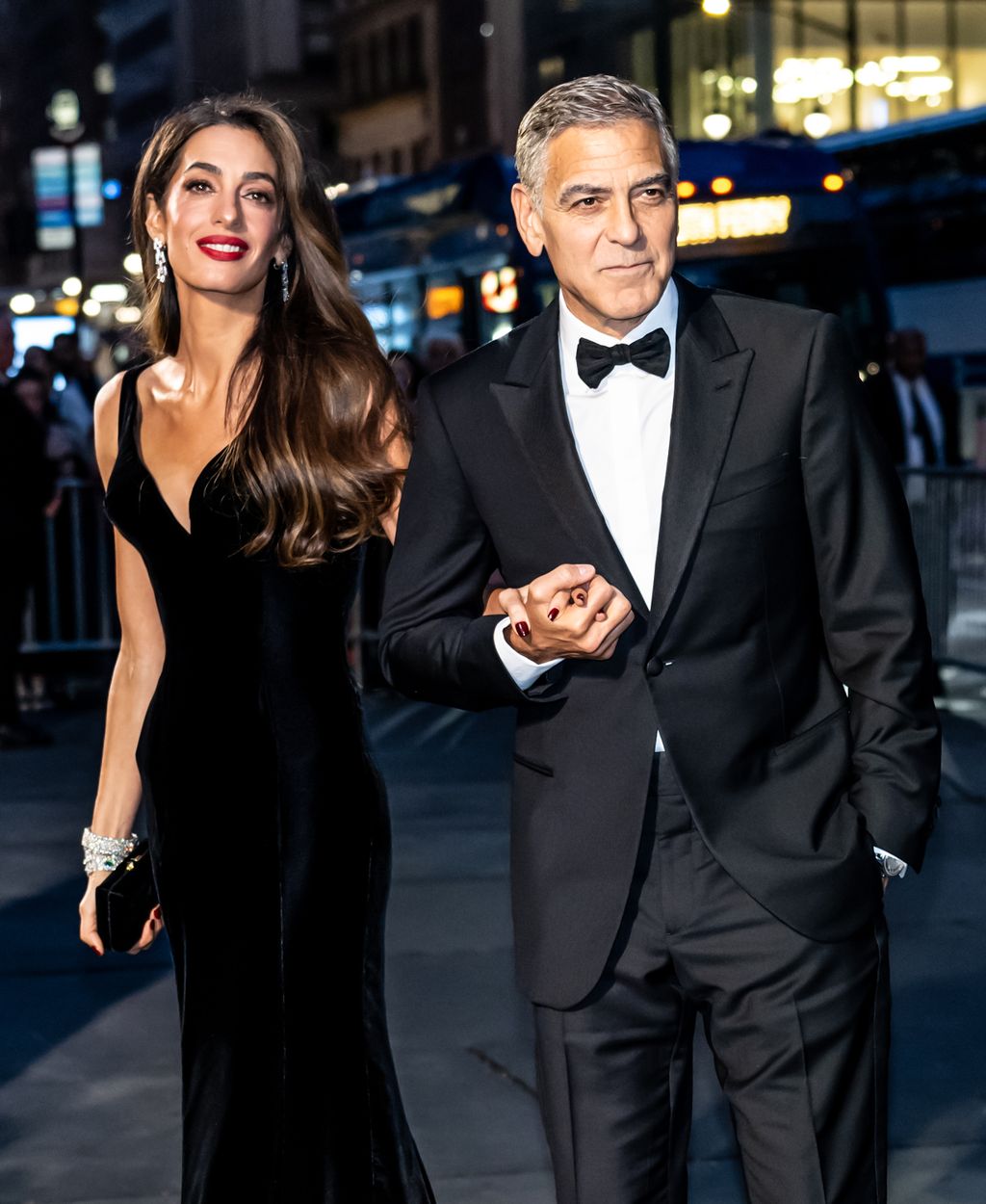 George Clooney és Amal Alamuddin: Amal emberi jogi ügyvédként vált híressé, de Clooney csak egy közös baráti vacsorán találkozott vele először. A sztár azonnal tudta, hogy ő az igazi és többé nem nézett hátra. 