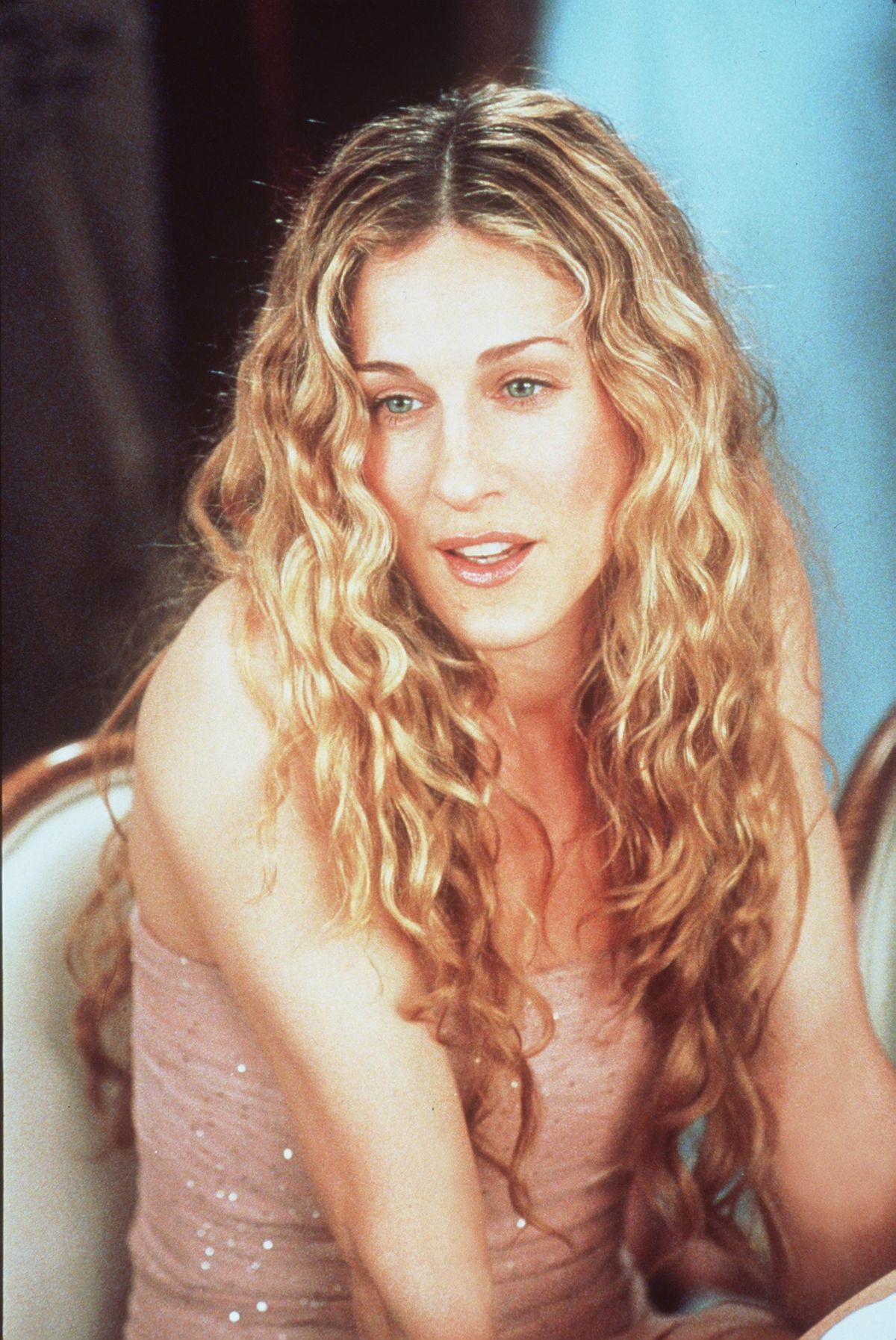 372624 01: Sarah Jessica Parker stars in "Sex And The City" ("The Chicken Dance" episode). 1999 Paramount Pictures