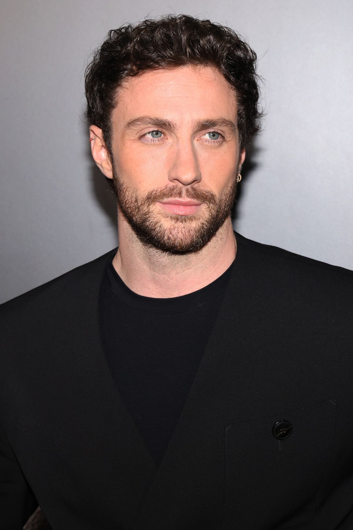 Aaron Taylor-Johnson sárm  és elegancia tekintetében, már most tökéletes James Bond karakter